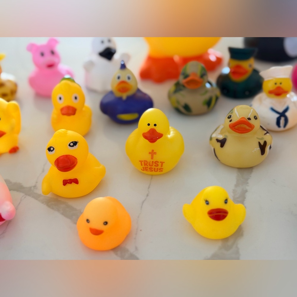 Colorful Rubber Ducks Various Sizes - Picture 6 of 12